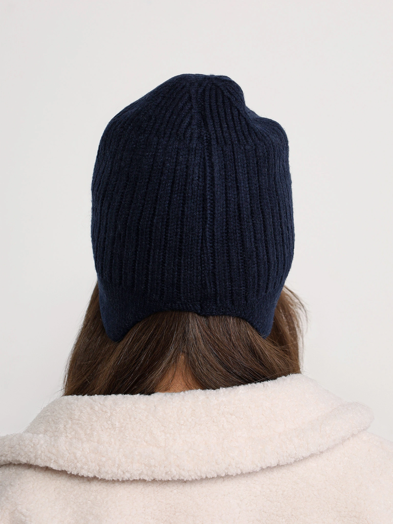 Шапка-ушанка из шерсти с акрилом с отворотом в ассортименте